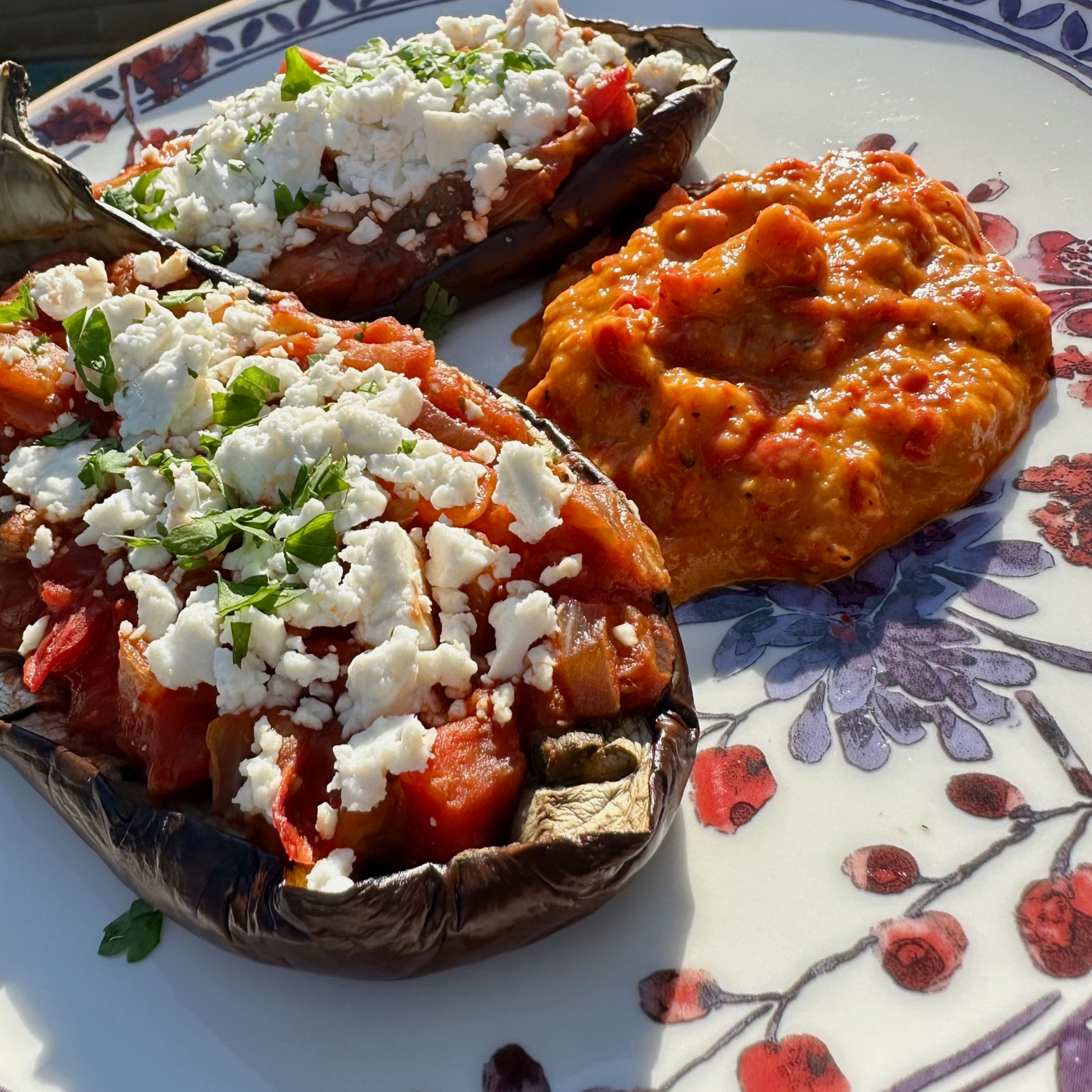 Gefüllte Auberginen mit Feta und Paprika-Auberginen-Aufstrich